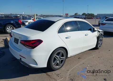 2022 Mercedes-Benz A 220 4Matic z USA, uszkodzony, nr VIN W1K3G4FB7NJ363184